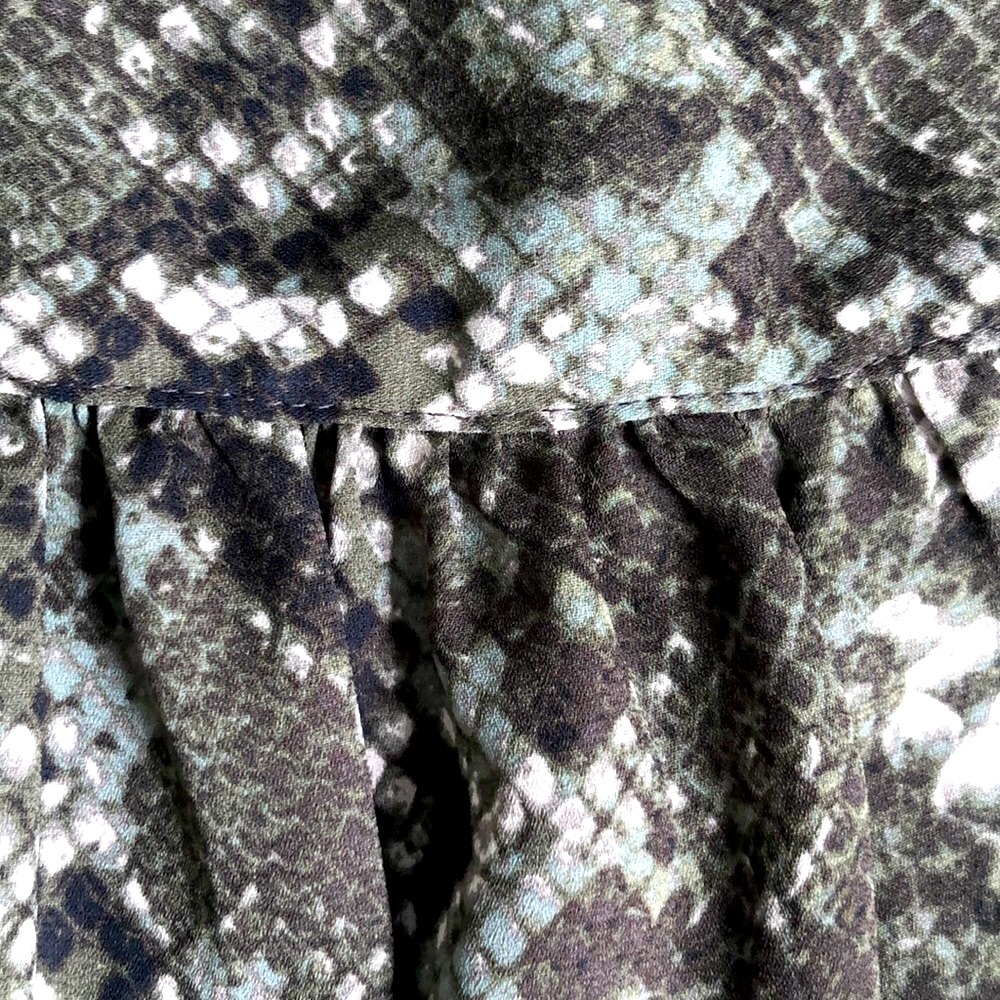 H&M Women's Green Snake Print Blouse - Picture 8 of 9